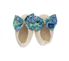 Chaussons ballerines écru nœud liberty fleuri bleu